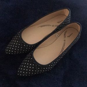 Black with white polka dot flats